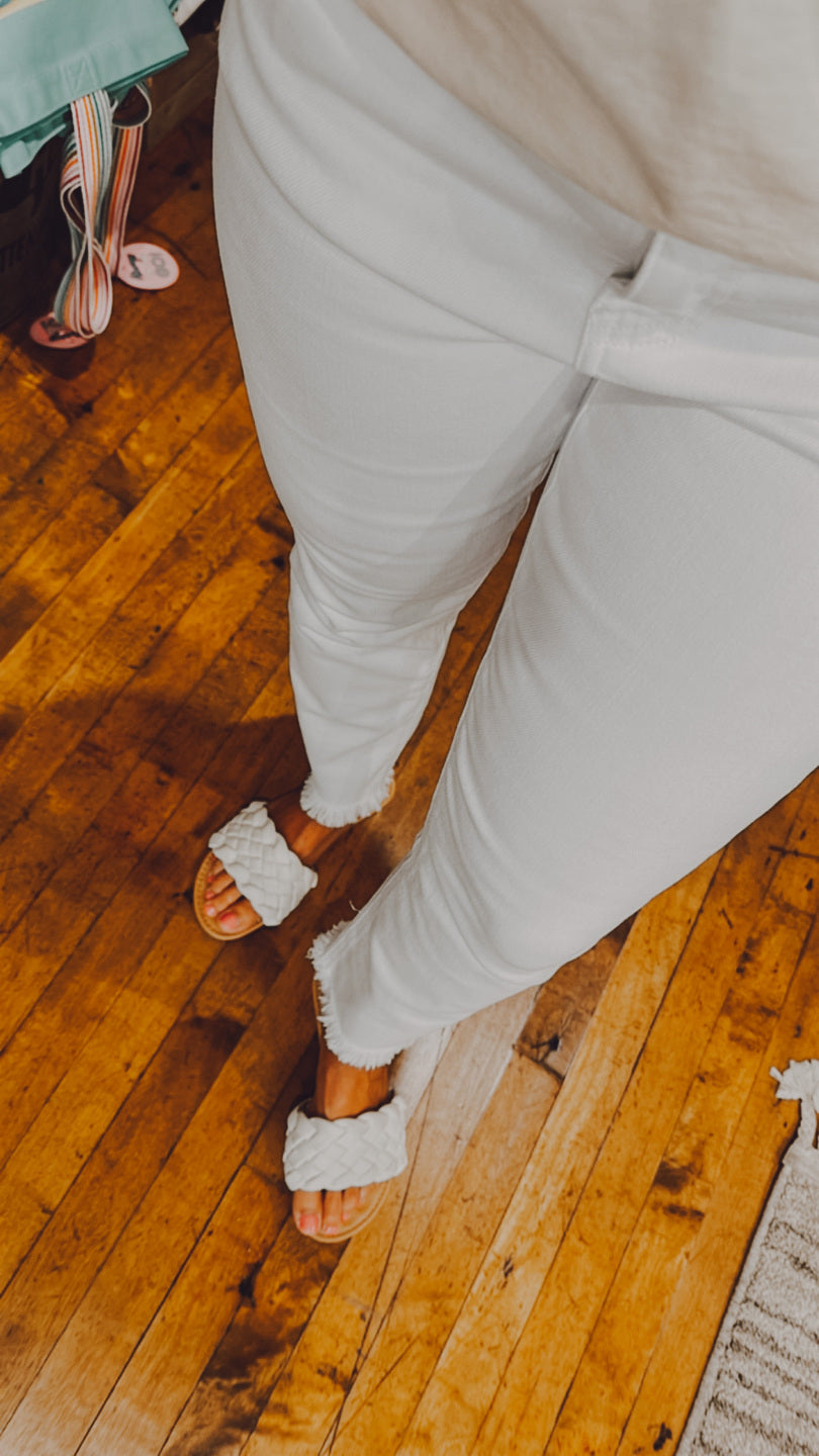 Vervet Mid Rise Slim Straight - White