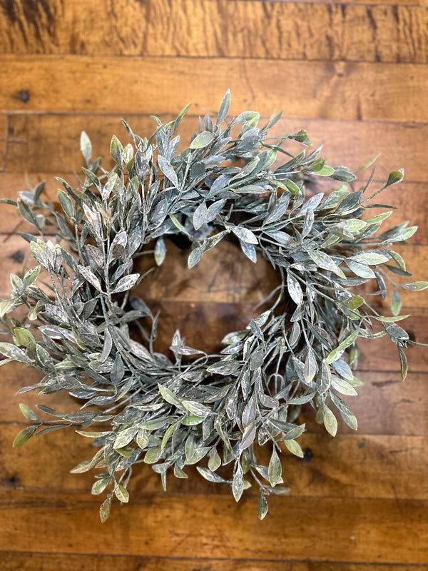 13" Whispy Dusted Wreath